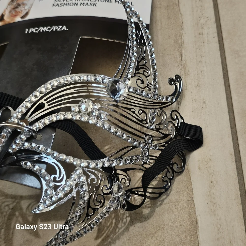 NWT Silver Rhinestone Metal Fashion Mask